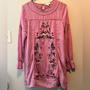 Umgee USA size M embroidered eyelet long sleeve shift dress. Lined except sleeve